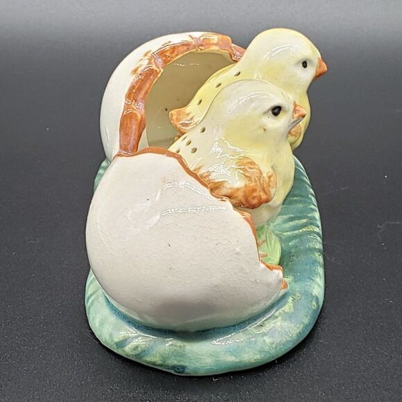 Ceramic Hatched Twin Chicks Single Egg Vintage Salt & Pepper Shaker Set - Picture 14 of 16